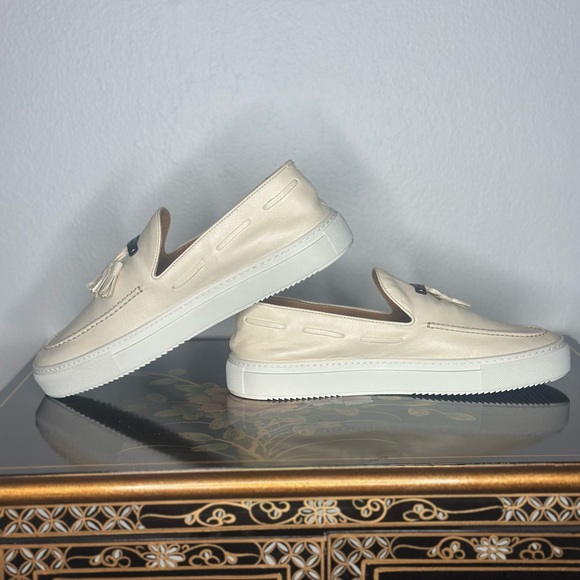 nohow Other - Elegant Cream Loafers with Tassel Accent